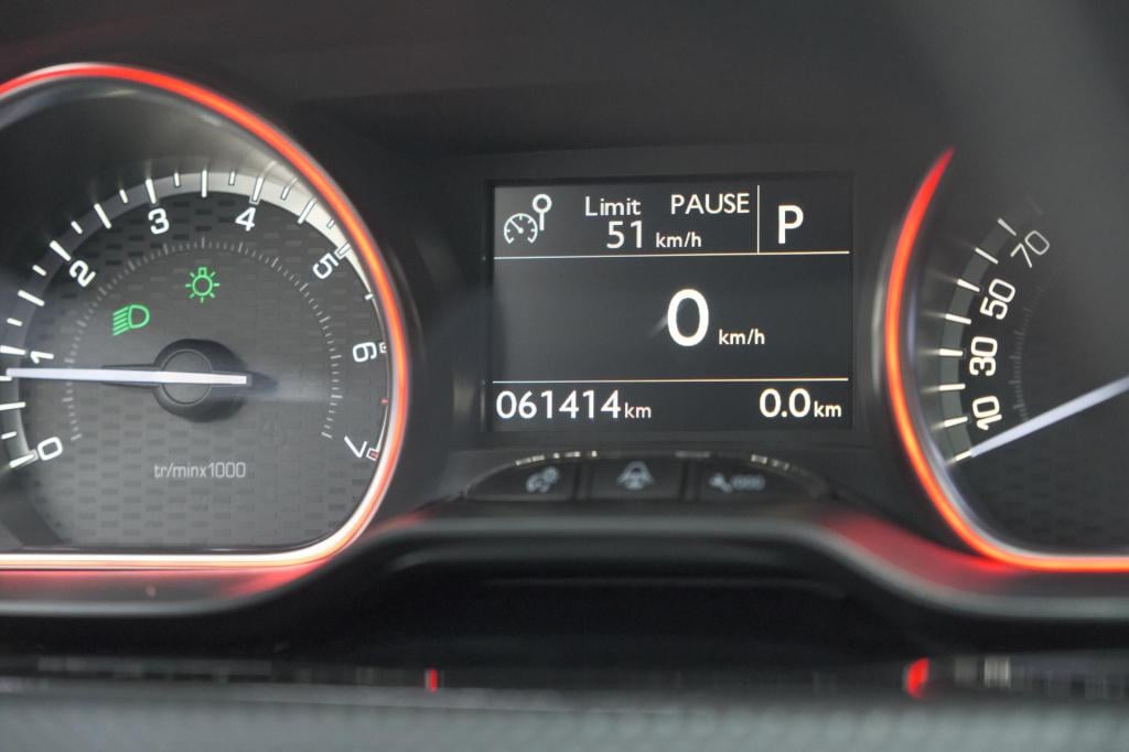 Peugeot 2008 puretech 110 eat6 gt | trekhaak | camera | panoramadak | apple