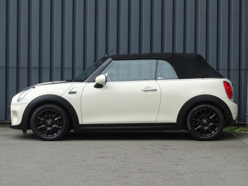 Mini Cooper Cabrio mini 1.5 pepper serious business