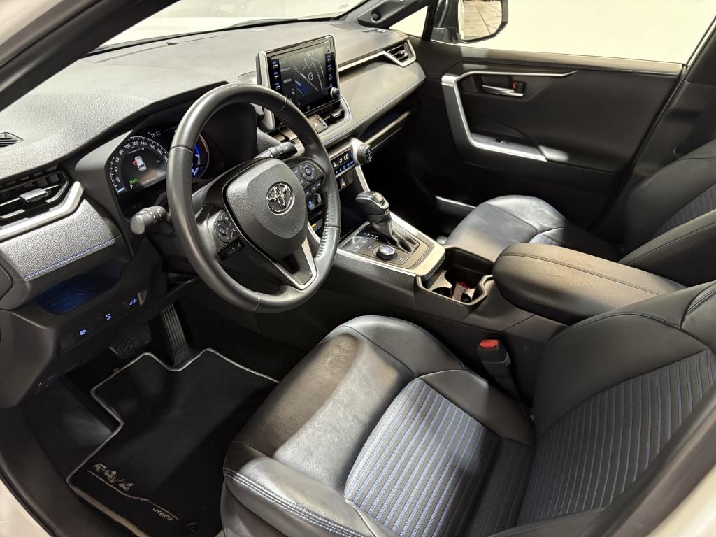 Toyota Rav4 2.5 hybrid awd bi-tone | innovation-pakket | trekhaak | panodak