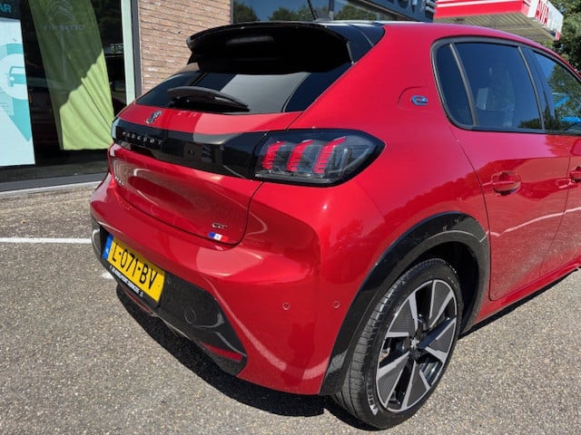 Peugeot 208 gt pack ev 50kwh 136pk/12%bytelling+btw | 3-fase navigatie | cr