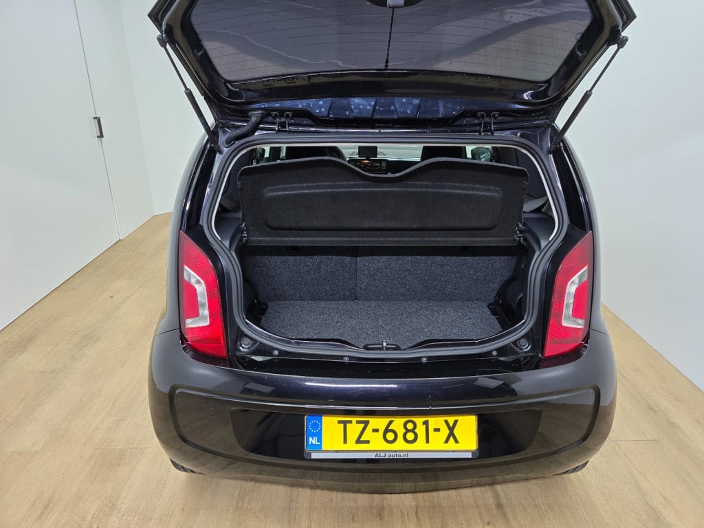 Volkswagen UP! occasion bluemotion met airco en telefoon connecten | tweede
