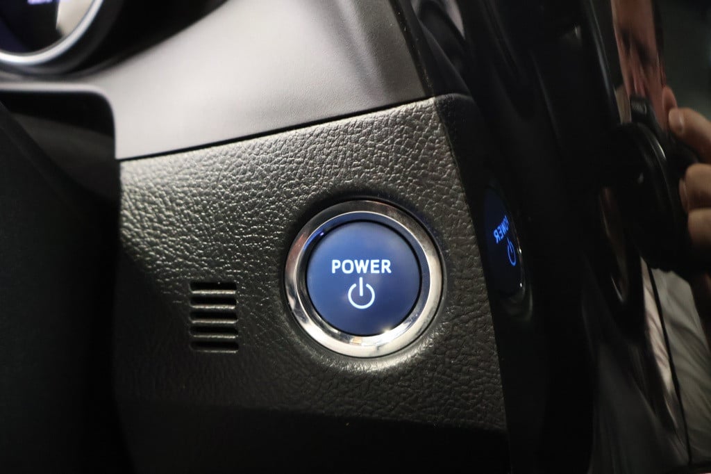 Toyota Auris touring sports 1.8 hybrid lease pro