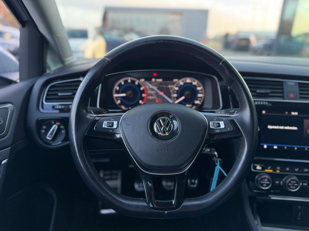 Volkswagen Golf 1.0 tsi join * virtual cockpit * navigatie * stoelverwarmin
