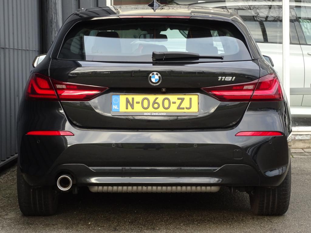 BMW 1 Serie 118i business edition | led | apple carplay /android auto