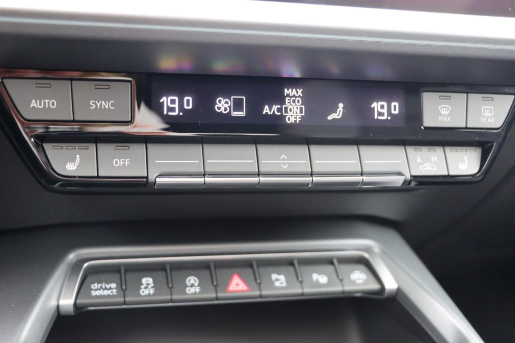 Audi A3 sportback 35 tsi s edition 150pk s-tronic | full options!
