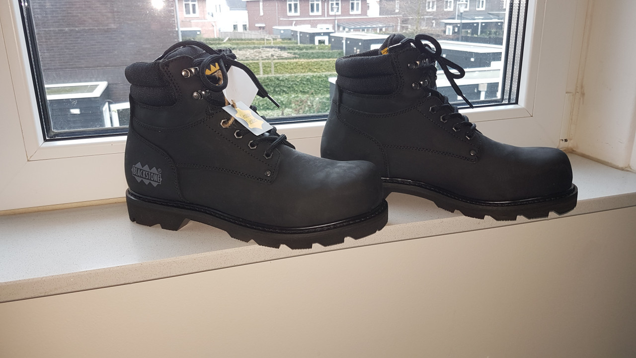 Blackstone werkschoenen stalen neus maat43 zwart.