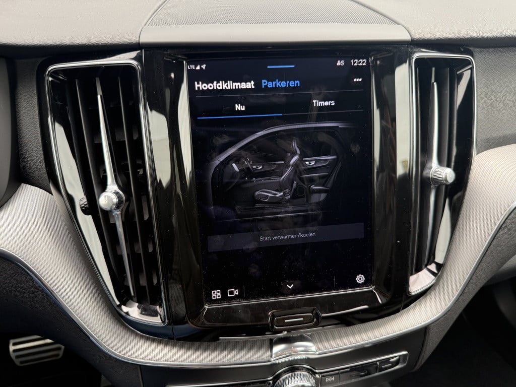 Volvo XC60 t6 340pk recharge r-design| panodak| adap.cruise| 360camera| tre