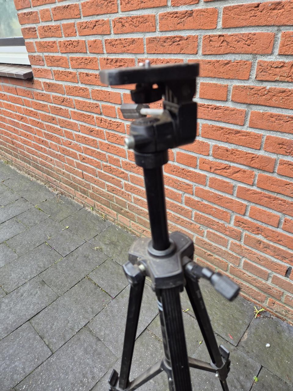 Tripod camera