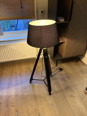 Vloerlamp 3 poot met zwarte kap en lamp