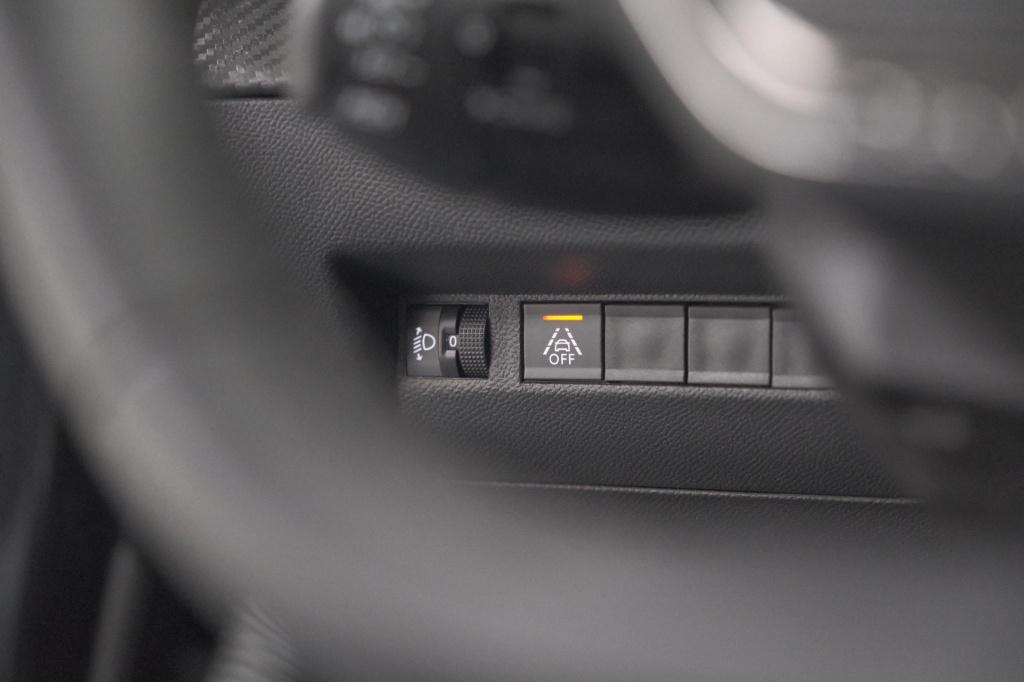 Peugeot 208 puretech 100 eat8 allure | camera | navigatie | apple carplay |