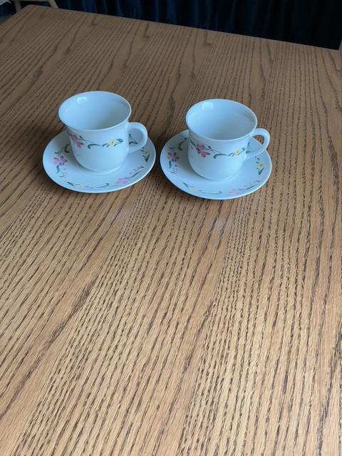 Set van 4 Vintage Kop en Schotel met Bloemenpatroon