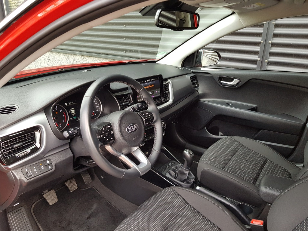 Kia Stonic mhev dynamicplusline 100 pk