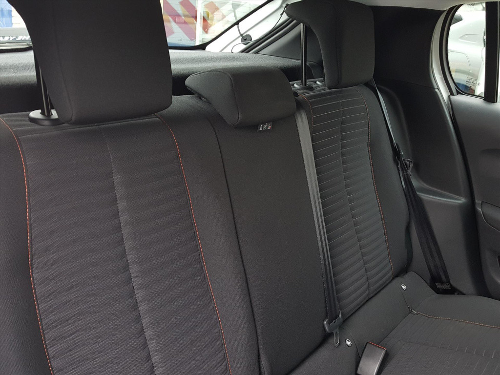 Peugeot 208 1.2 puretech 100pk active airco | cruise control navigatie via 
