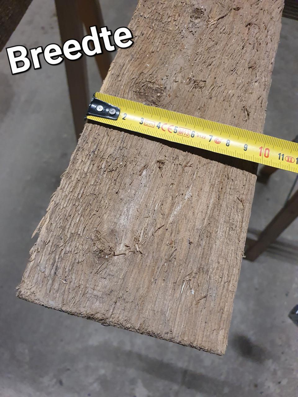6 lengtes hout dik 23,6m van oud grenen balken.