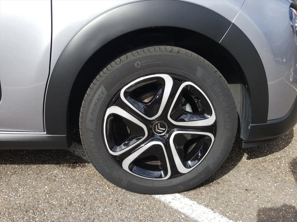 Citroen C3 1.2 puretech 83pk s&s plus navigatie | apple carplay & android a