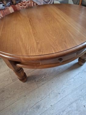 GROTE SALON TAFEL MET 4 LADEN PUNT GAAF