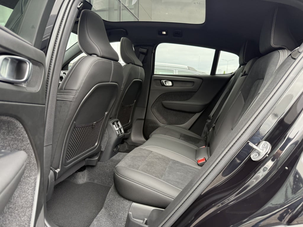 Volvo C40 extended plus 82 kwh | trekhaak| pano| achteruitrijcamera| stoel