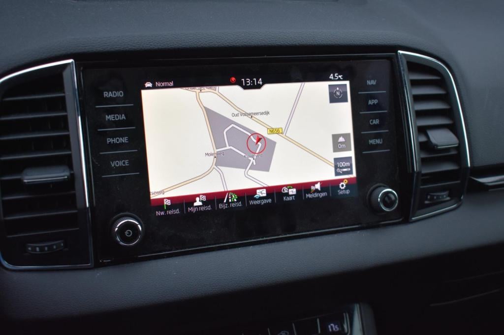 Skoda Karoq 1.5 tsi act sportline | trekhaak | camera | nap | canton | appl