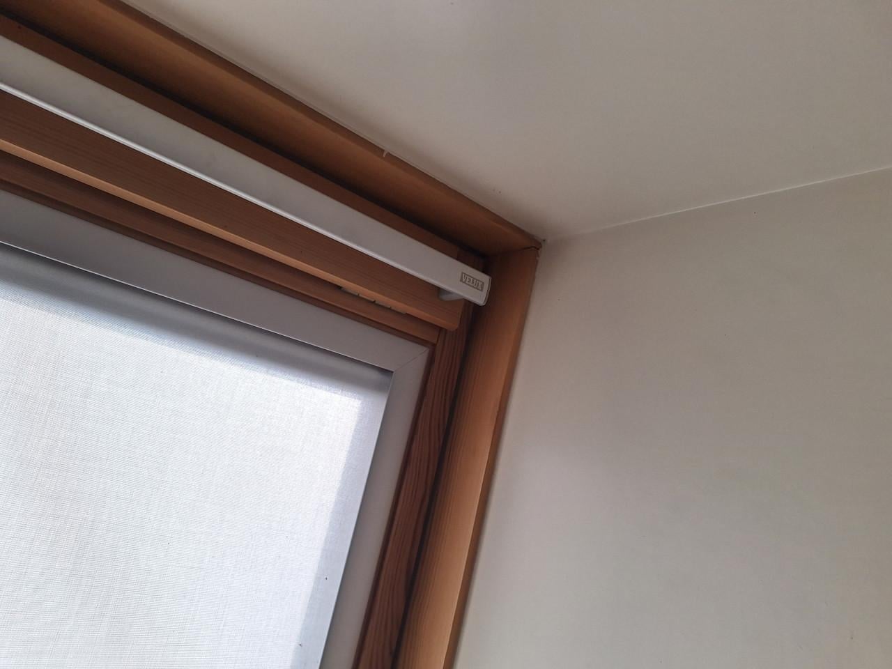 Zonnen scherm voor Velux dakraam.