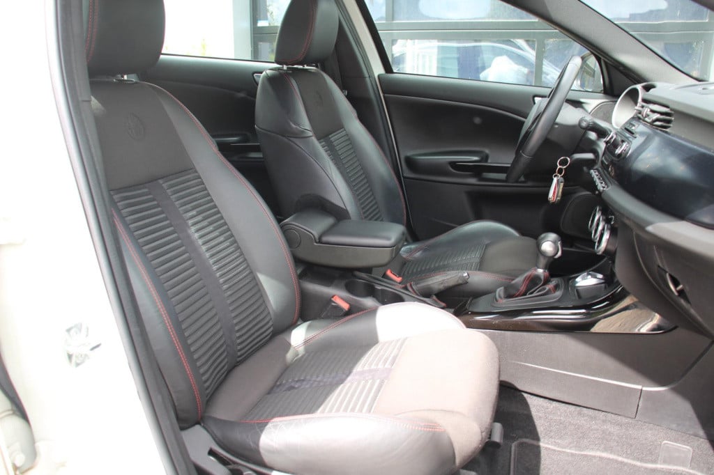 Alfa Romeo Giulietta 1.4 t turbo sportiva tct automaat - xenon - leder - st