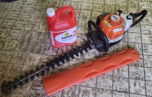 Heggeschaar benzine: Stihl HS 81 R. lengte 60 cm