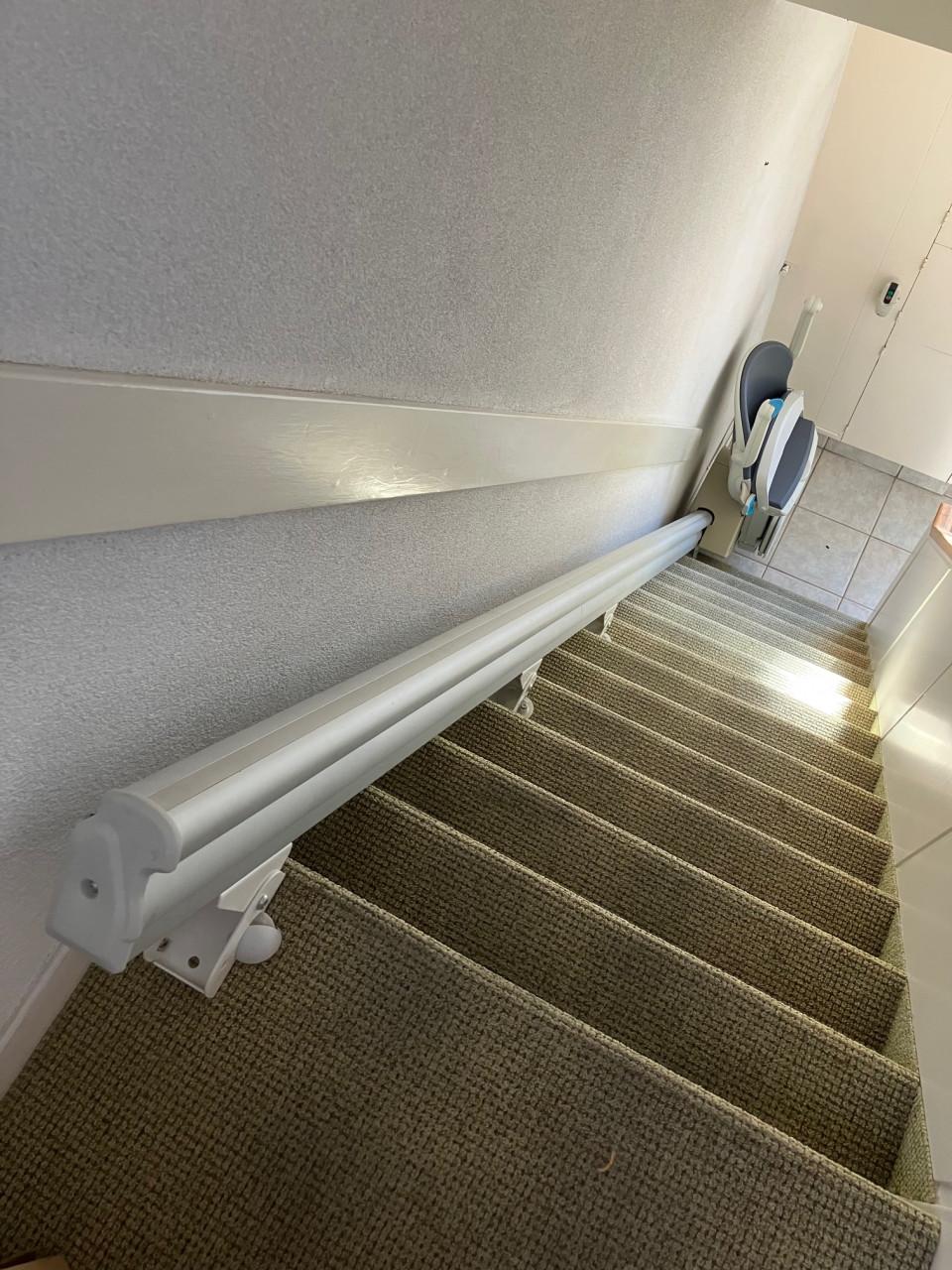 Handicare traplift, recht  in prima staat
