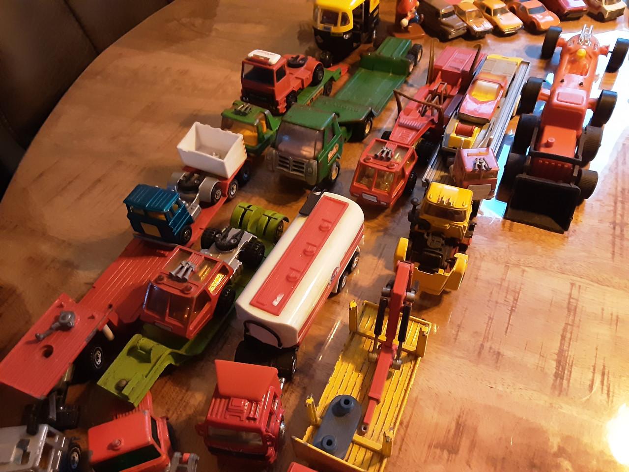 110 modelauto  bieden vanaf  200 euro voor alles