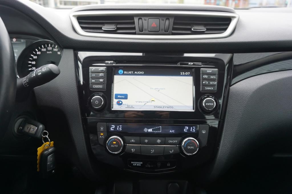 Nissan Qashqai 1.2 acenta climate / navi / cruise / camera / parkeers. / tr