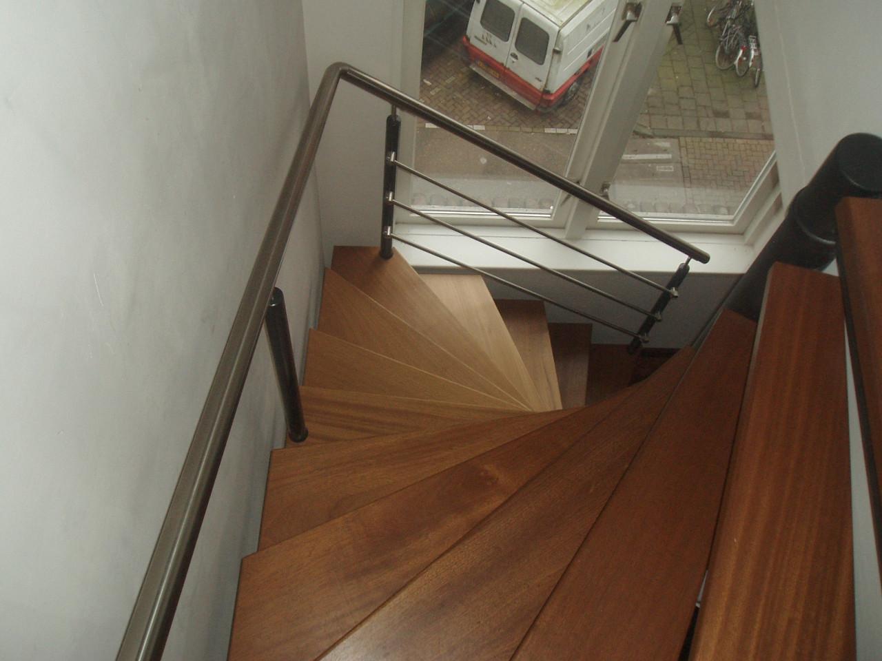 Stalen spiltrappen op maat – Al meer dan 40 Jaar vakmanschap