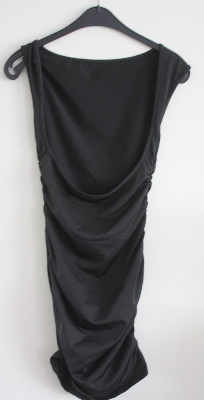 Zwarte jurk met open rug maat s