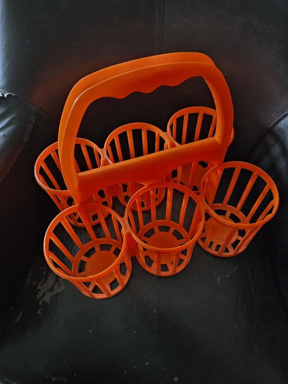 2 x vintage Flessendrager 6 flessen, 1 oranje, 1 wit Curver