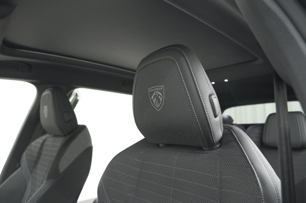 Peugeot 5008 1.2 hybrid 145 gt | panoramadak | camera | elektrische achterk