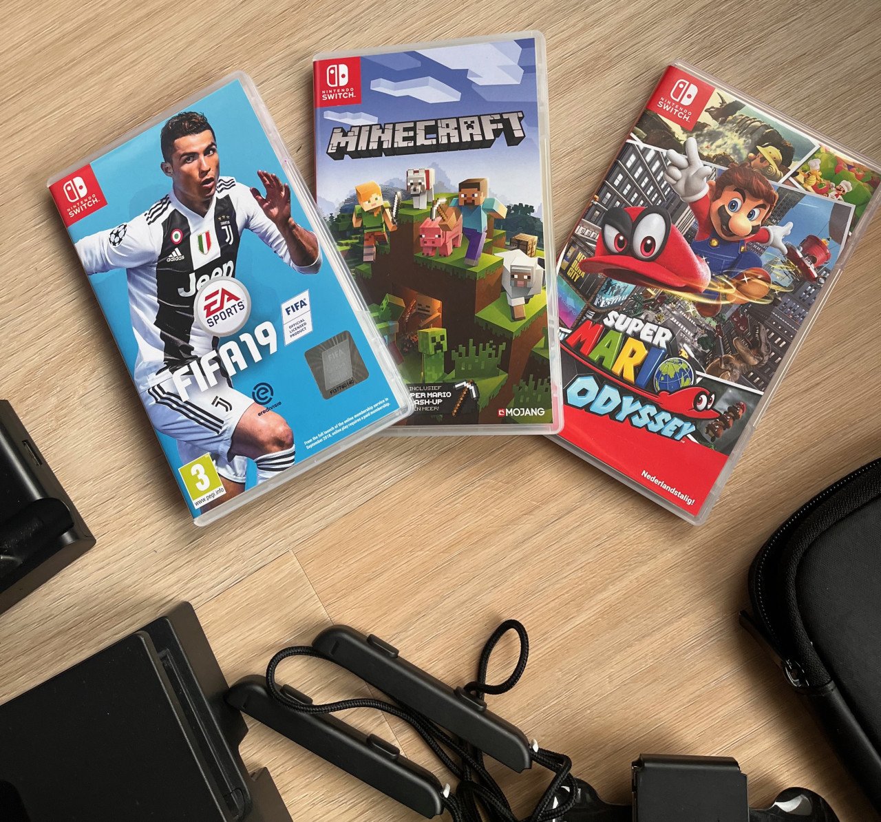 Nintendo Switch + extra controller + 6 games