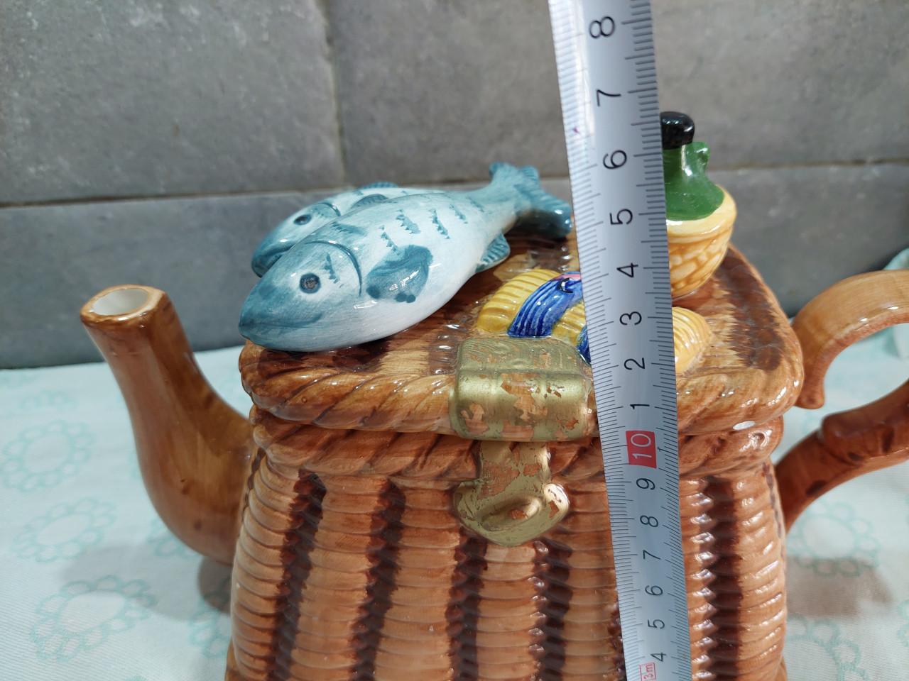 Aparte stenen theepot "rieten mand)