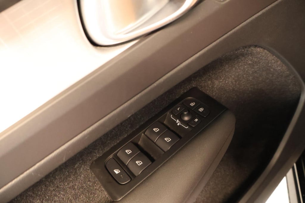 Volvo XC40 1.5 t4 recharge inscription expression nl auto, trekhaak, carpla
