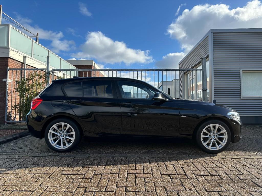BMW 1 Serie 116i sport shadow edition carplay dab+ pdc voor en achter 17'' 