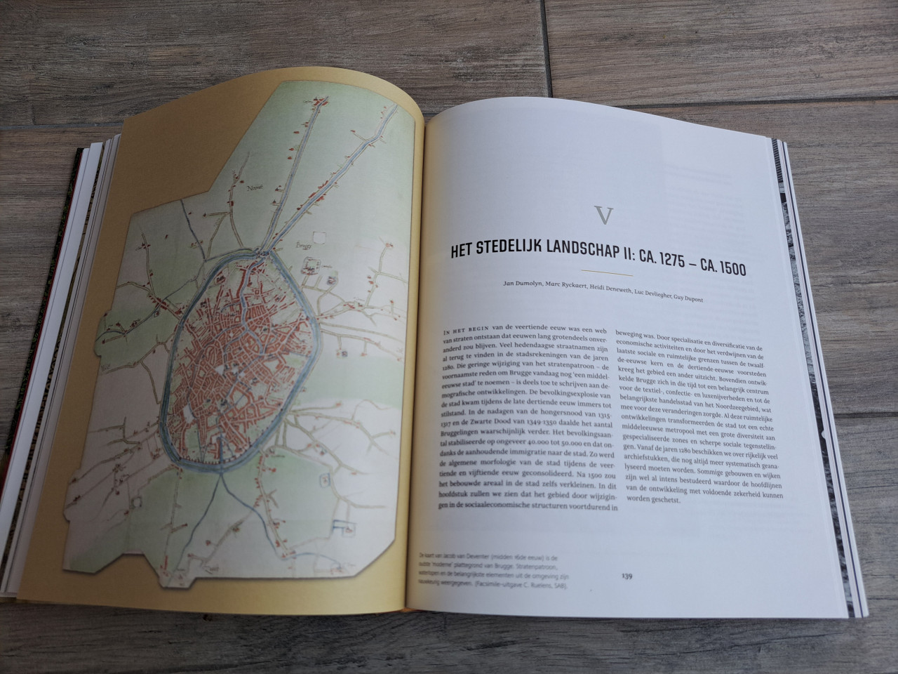 Brugge een middeleeuws metropool 850-1550 van Jan Dymolyn en Andrew Brown