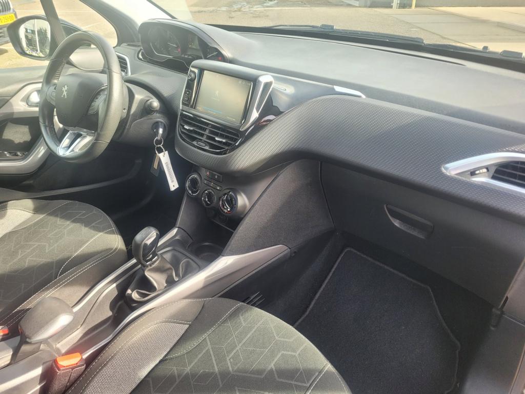 Peugeot 2008 1.2 puretech blue lion carplay