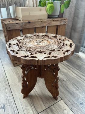 Prachtig aziatisch tafeltje opklapbaar hout bewerkt