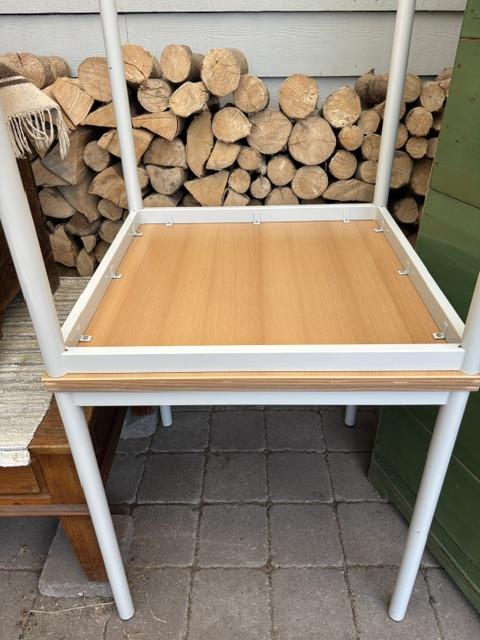 3 stoere stevige kantine tafeltjes met stalen frame