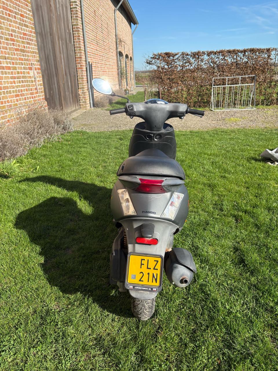 Piaggio zip i-get E5