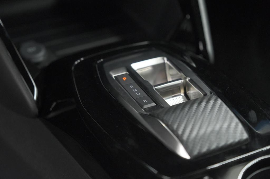 Peugeot E-2008 ev gt 54 kwh | 11 kw lader | warmtepomp | camera | alcantara