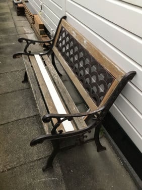Nostalgisch tuinbankje