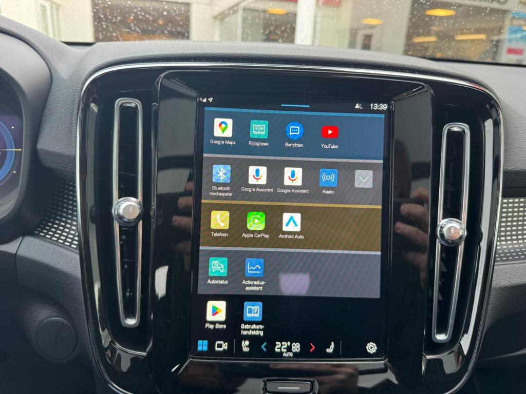 Volvo XC40 recharge p8 awd r-design