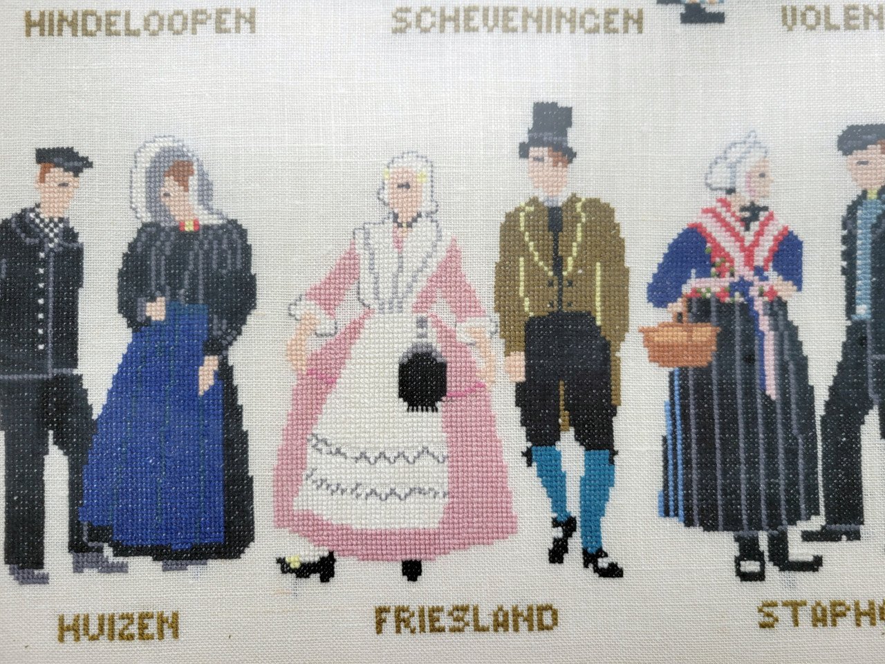 Borduurwerk "Klederdrachten"