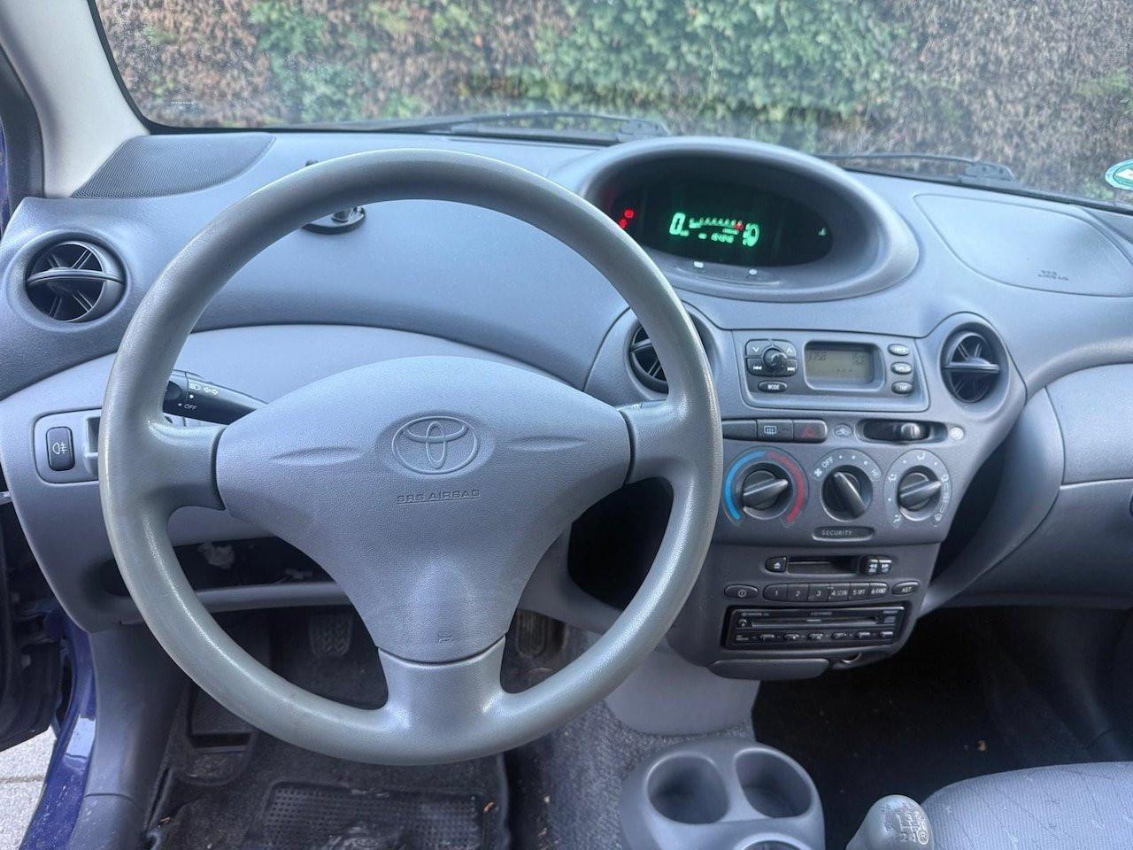 Toyota Yaris - 1.0 VVT-i Terra 154.350 KM