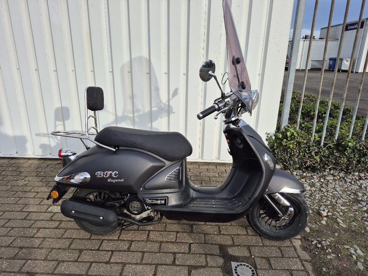 BTC Legend scooter uit 2019. in nieuwstaat