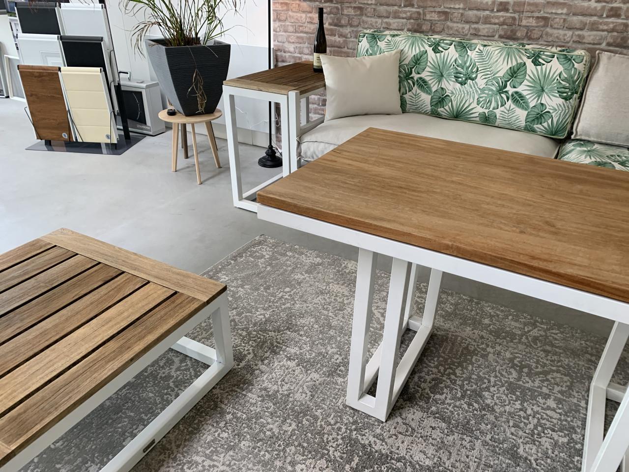 Alminium wit loungeset met 3 tafels en kussens van de karwei.