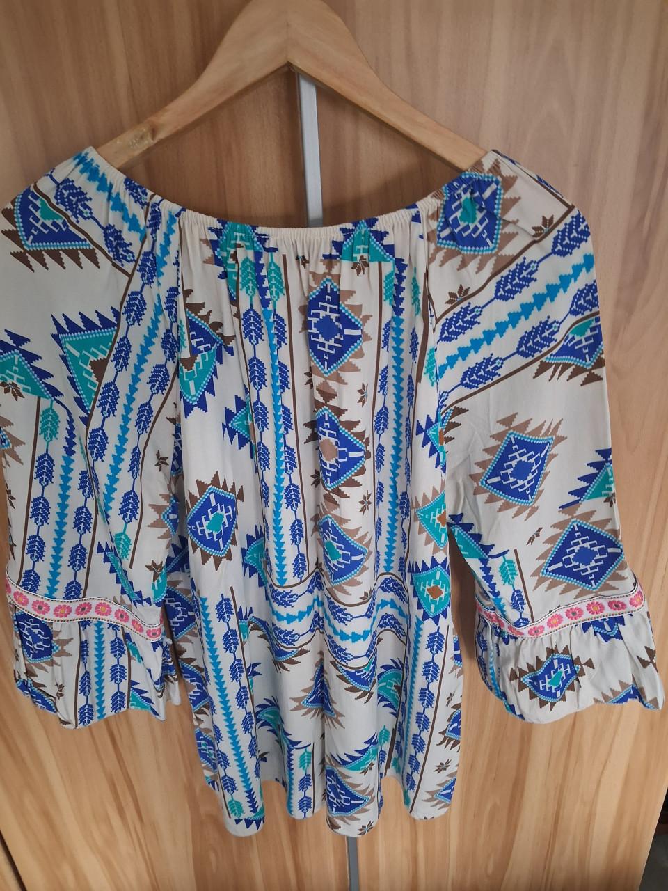 Bloesje maat M of L 100 % viscose