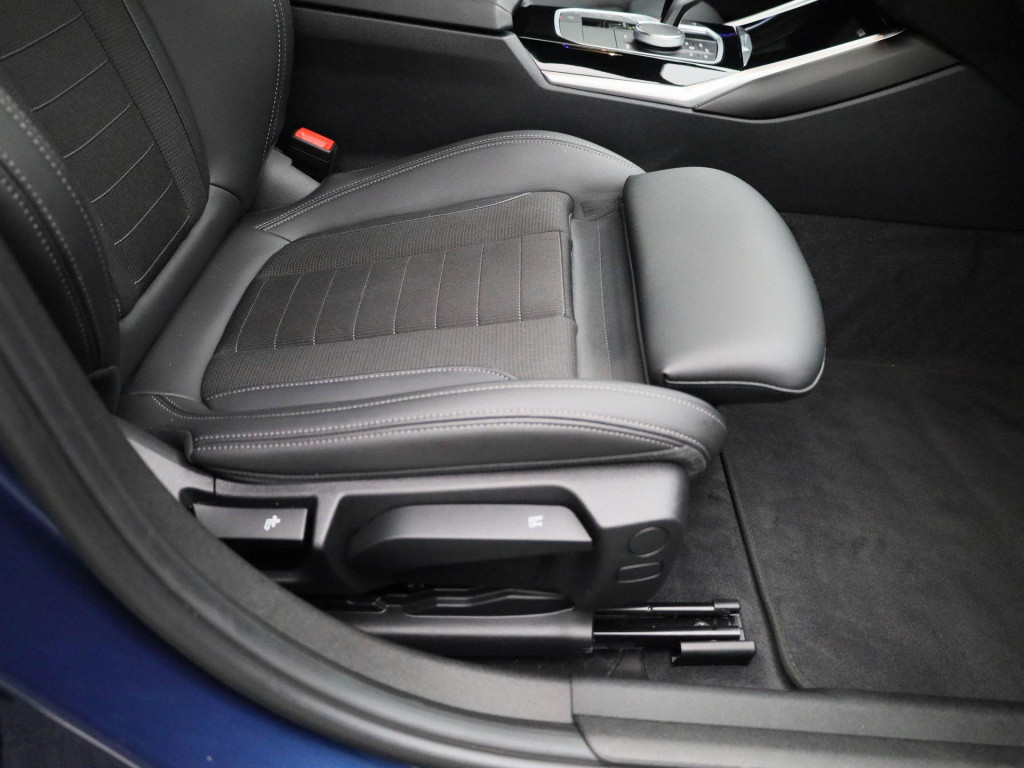 BMW 3-serie 318i business edition | automaat | lmv | half leder | virtual c